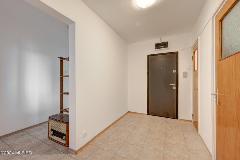 Apartament 4 camere, decomandat, liber, Drumul Gazarului